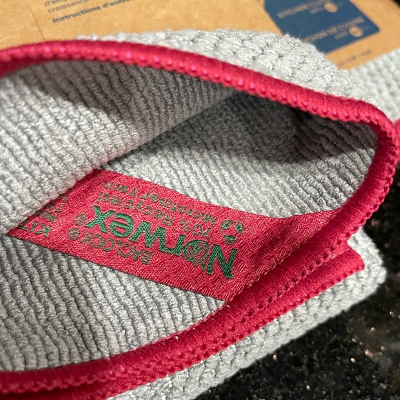 NORWEX Diamond Textured Kitchen Towel & Cloth Set Graphite with Pomegranate Trim - Picture 8 of 16